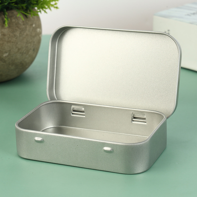 Silver hinged lid