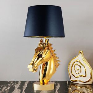 Modern tasarım yatak ışığı masa lambası reçine hayvan şekli Lampara De Mesa Caballo lüks Veioza zarif at taban altın masa lambası