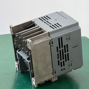 Solo trifásico 0.75kw 1.5kw 2.2kw Vfd 220V Entrada 380V Inversor de frecuencia de salida para motor de CA