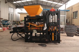 Di alta qualità facile da usare QT4-15A completamente automatico pavimentatore cavo Soild blocco di mattoni macchina per lo stampaggio - Product Image 5