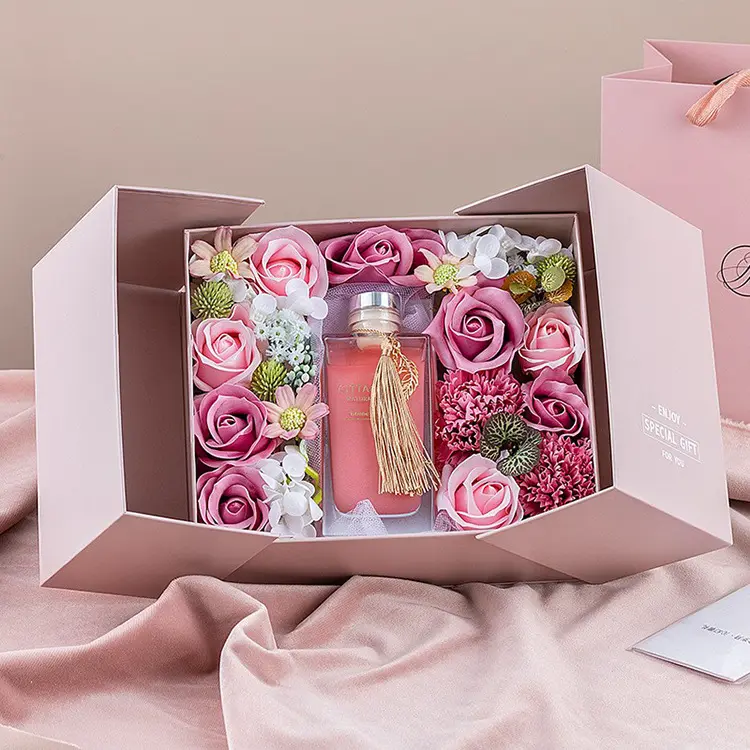 ดอกกุหลาบสบู่ดอกไม้กล่องของขวัญวันแม่ของขวัญกลิ่นหอมอุปกรณ์ชุดกล่องไม่มีไฟน้ำมันหอมระเหยขายส่ง