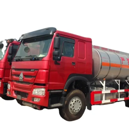 Camión cisterna de combustible Sinotruk 6X4 Fuel Bowser Oil Tank para África