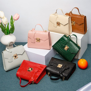Timsah desen çanta 2022 yeni moda basit çanta kore Retro moda <span class=keywords><strong>Pu</strong></span> bir omuz küçük kare çanta