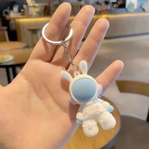 定制3D软聚氯乙烯钥匙扣耐用橡胶钥匙圈，适用于运动队促销钥匙扣和登山扣，提升团队精神 - Product Image 2