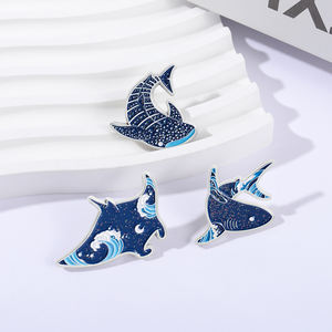 Karikatür köpüklü sualtı deniz yaratıkları emaye pimleri Glitter Glitter Ray yunuslar ve köpekbalıkları broş yaka rozeti takı hediyeler - Product Image 2