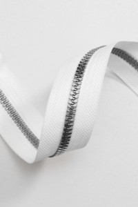 工場直送カスタムサイズダイナミック歯プラスチック樹脂ジッパー加工アクセサリー - Product Image 4