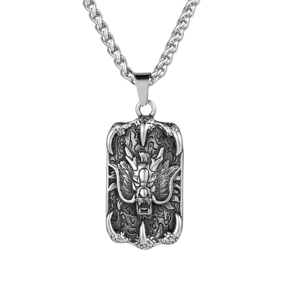 Pendentif seul, chaîne non incluse.