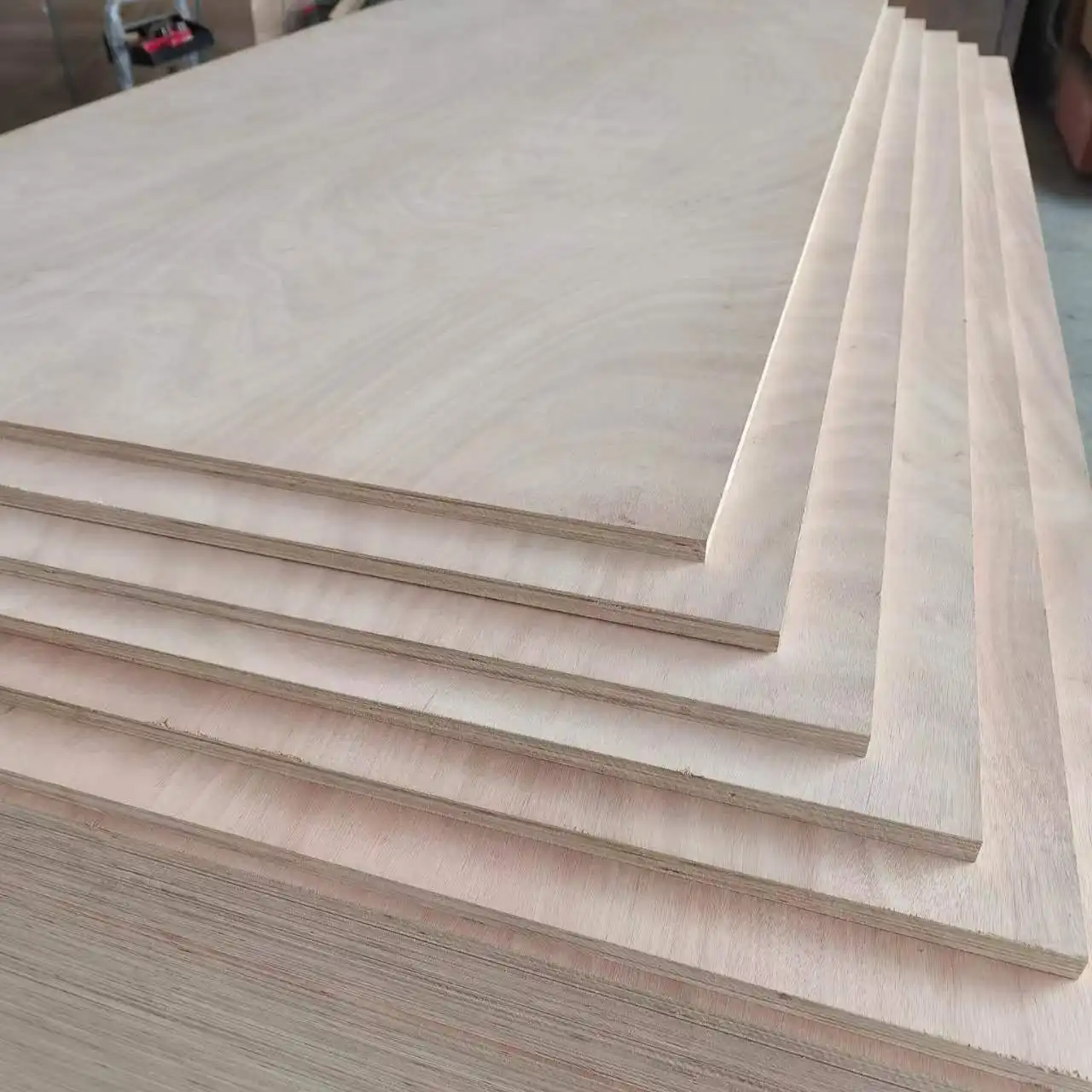 Manufacturing Price E1 Plain Eucalyptus Okoume Birch Plywood 4x8 9mm 12mm 15mm 18mm Plywoods Wood construction