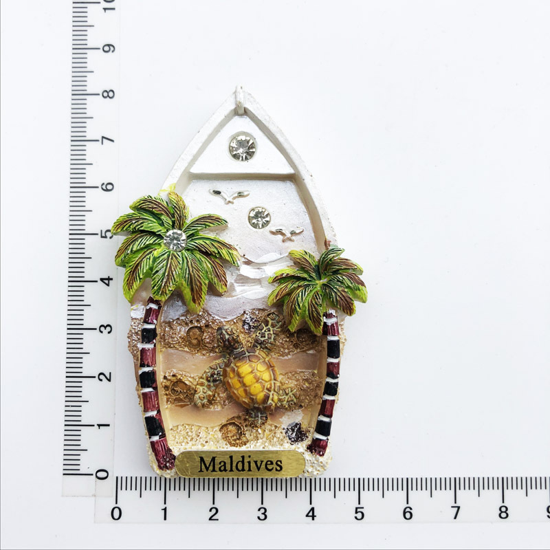 Tortue de cocotier de petit bateau coloré