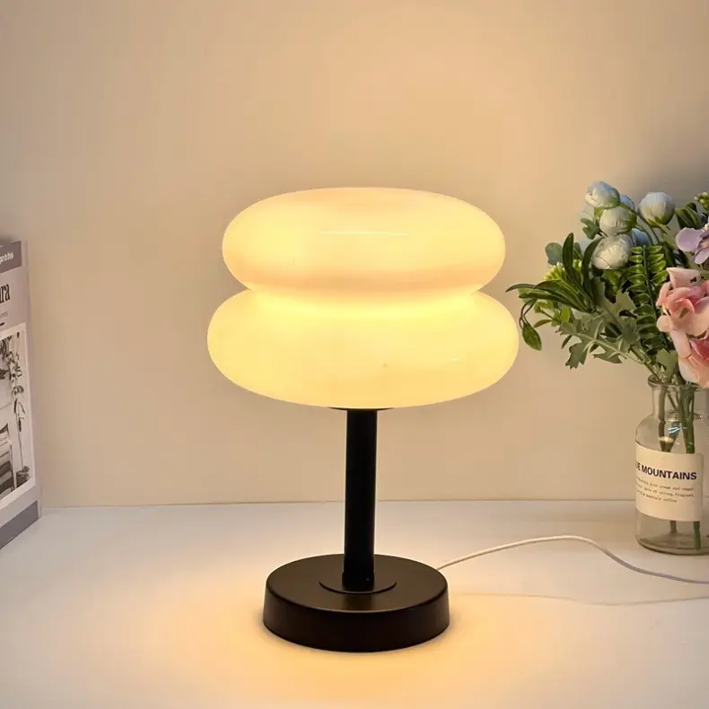 Lampe de table Vente en gros style moderne Interrupteur tactile Led Tête de lit décorative Lampe de chevet en spirale Support pour lampe de table