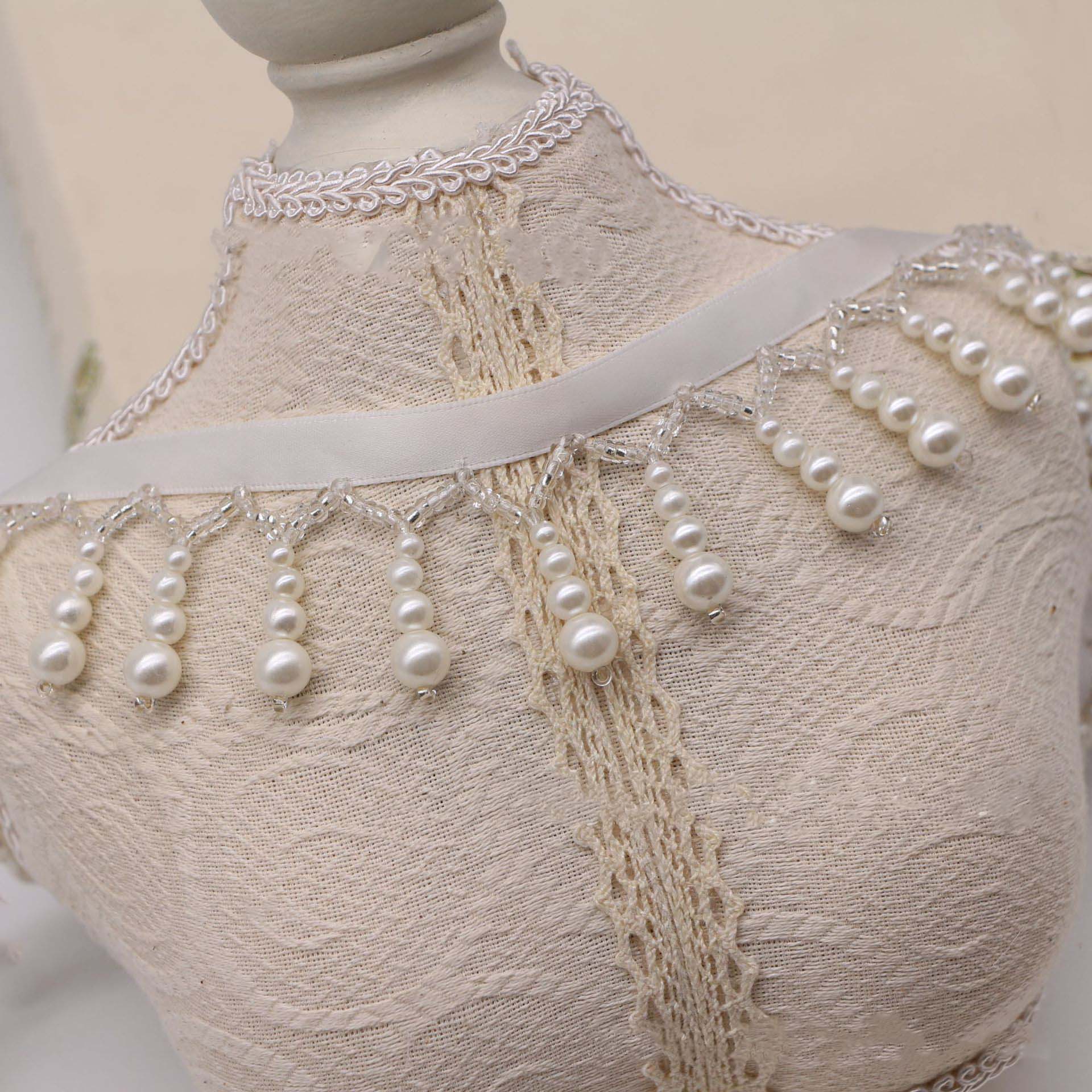 B:4cm wide, 8mm of pearl