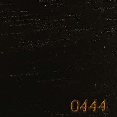 Noir brunâtre extrêmement profond