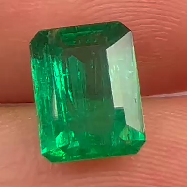 Émeraude nous $4000/ct