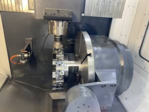 HD63B <span class=keywords><strong>5</strong></span> eksen dikey CNC dikey frezeleme makine dikey CNC işleme <span class=keywords><strong>5</strong></span>-Axis CNC işleme makinesi ile döner masa