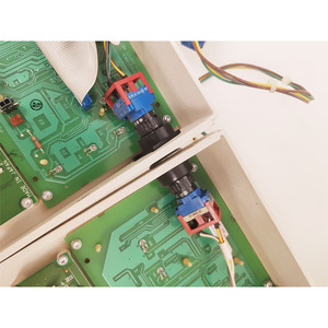 Panel de control de brazo en C 879502/9800 usado para sistema de rayos X 9900 (lado izquierdo) - Product Image 6