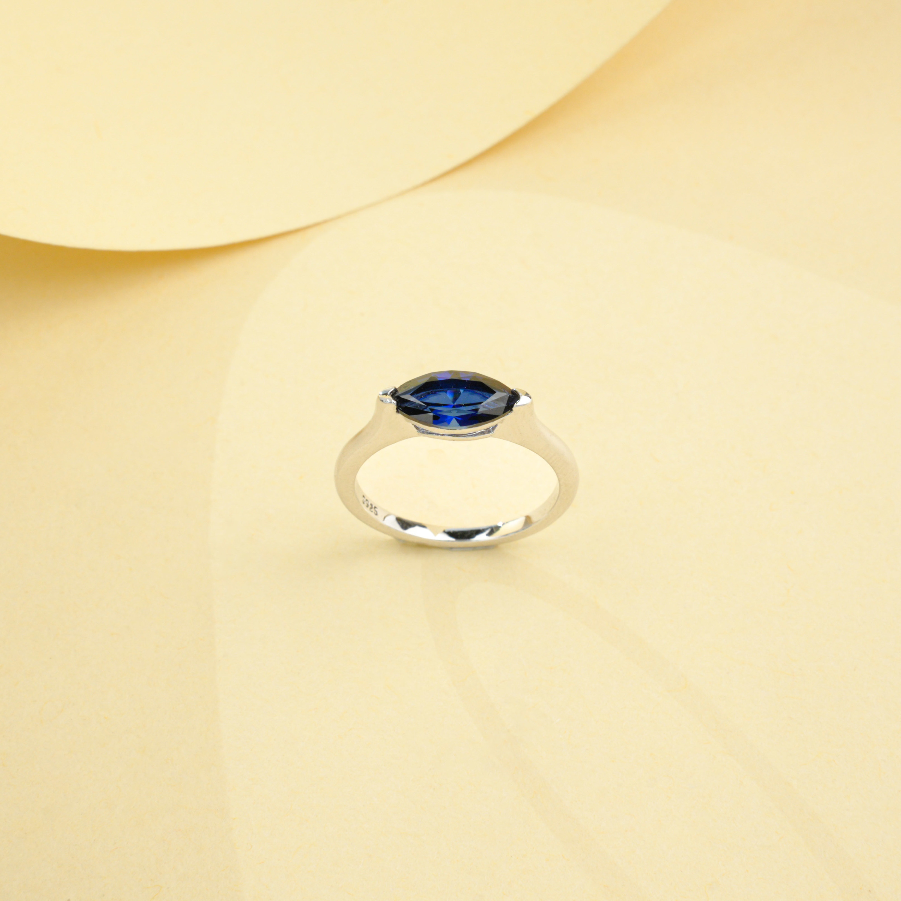Minimal Elegant Lab Grown Sapphire Ring