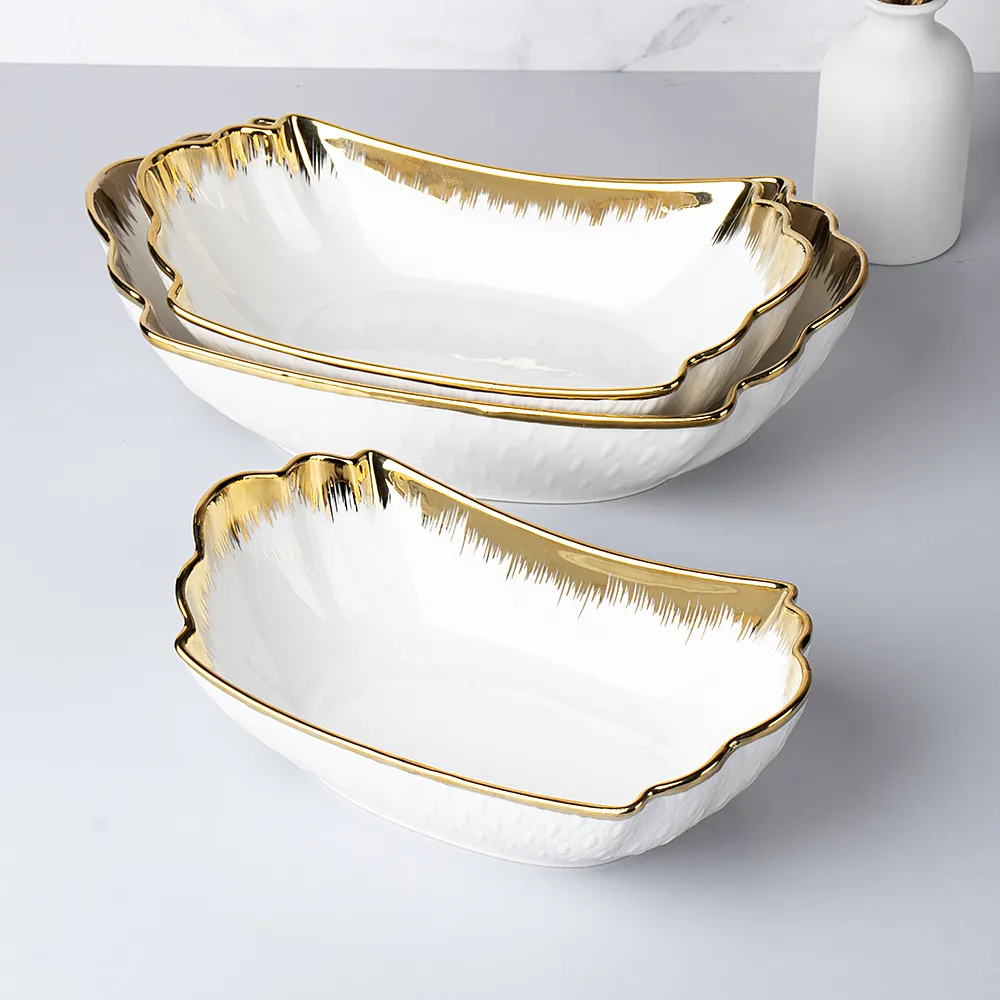 Prezzo di fabbrica insalatiera in ceramica a forma di barca creativa deluxe gold rim porcellana bianca insalatiere di frutta