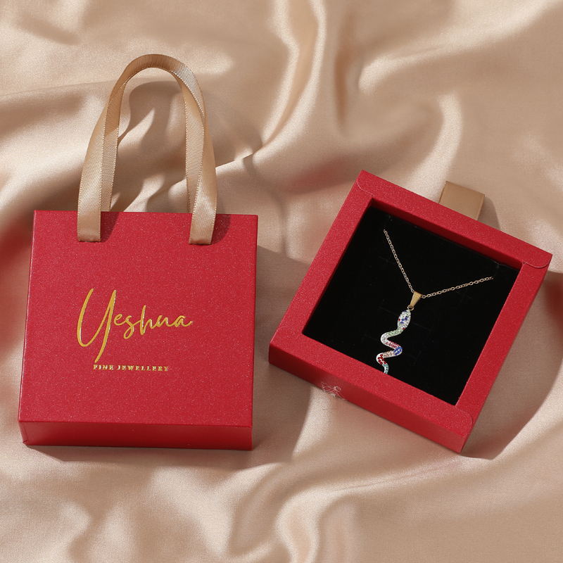 Boîte rouge avec mousse à bijoux