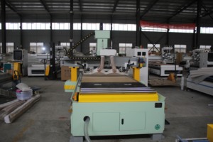 Neues Design atc cnc Router Maschine mit Werkzeug magazin vier Köpfe atc cnc Router mit automatischem Laden Entlade tische - Product Image 4