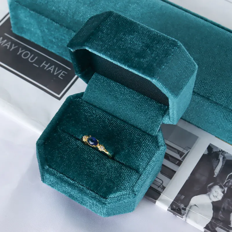 Scatola regalo di gioielli in velluto coreano OEM all'ingrosso della fabbrica che imballa scatola di anelli di fidanzamento di nozze di velluto di gioielli con logo personalizzato di lusso