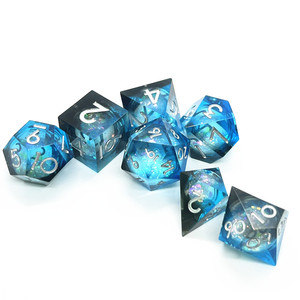 シャープEdger Resin DNDダイスブルーとブラックグラデーションカラーロールプレイングゲームDice DND D4-D20リキッドコアダイスセット透明 - Product Image 3
