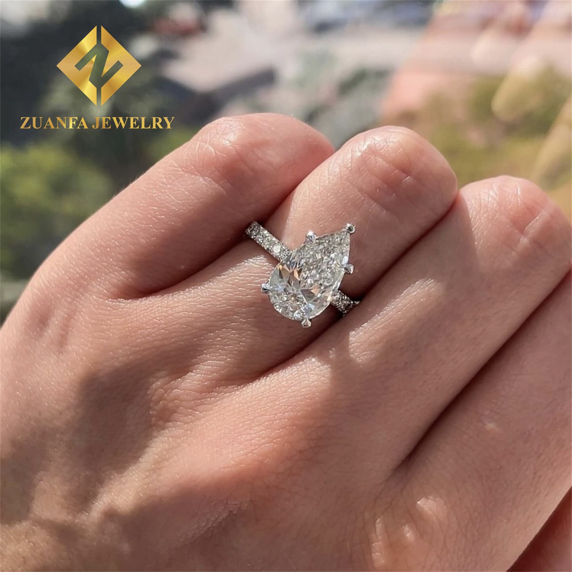 10k white gold with 3ct Pear ring