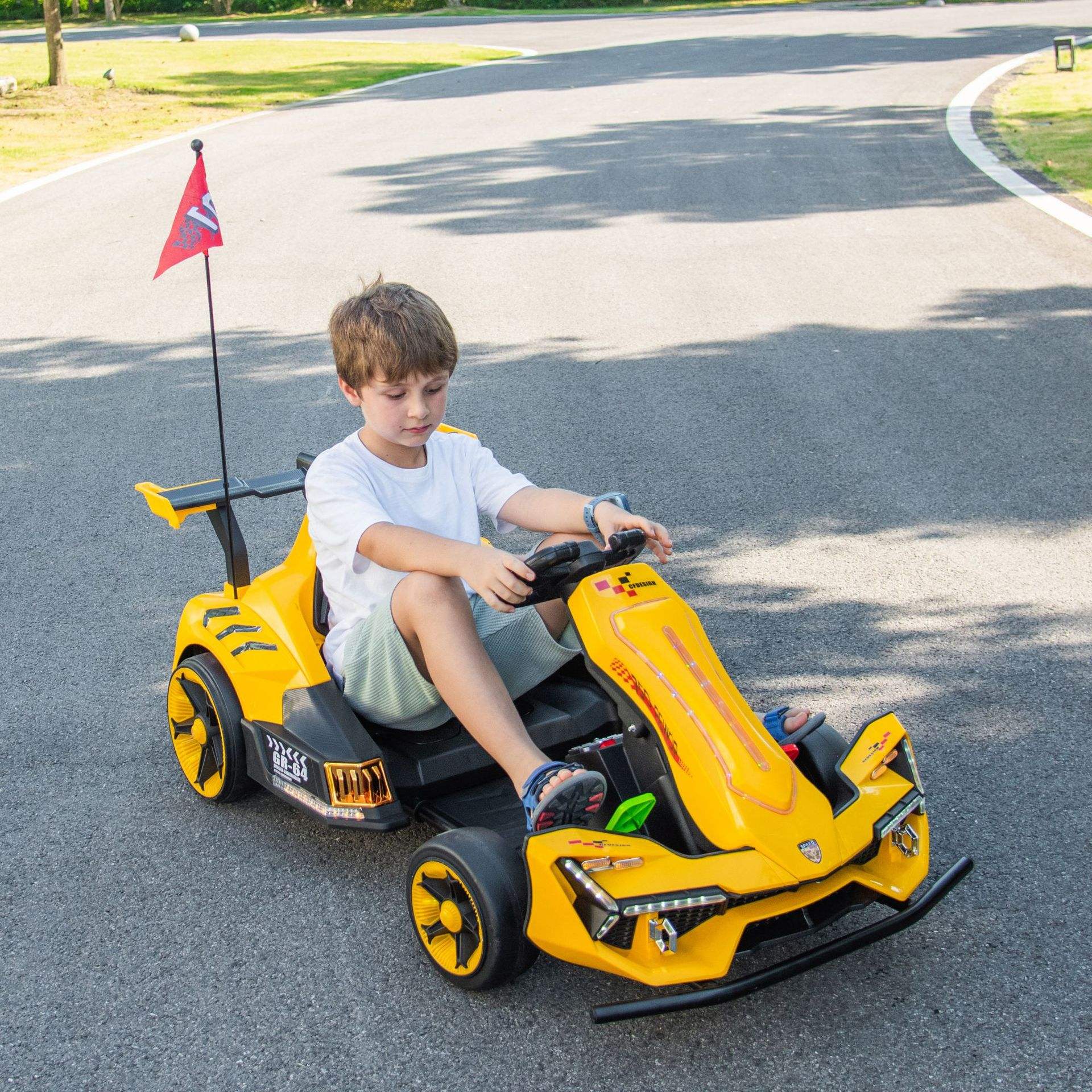 Casco amarillo de 24V con batería de 14V y equipo de protección.
