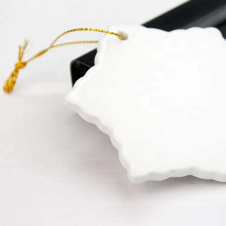 Nuovo stile di vendita artigianale 3 pollici ciondolo in porcellana piatta forma ovale sublimazione in bianco ornamenti in ceramica per sublimazione