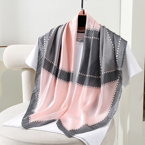 新しいスタイリッシュなチェーンパターン<span class=keywords><strong>90</strong></span>*90CMシルクネックスカーフヘッドラップ女性インスパイアプリントシルクスクエアヘアスカーフショールヒジャーブ