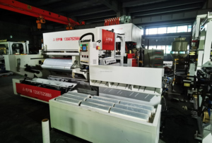 250-300 KGS par heure 200 mètres par minute 3 couches ou 5 couches 1500 mm machine de fabrication de film étirable PE moulé LLDPE automatique - Product Image 5