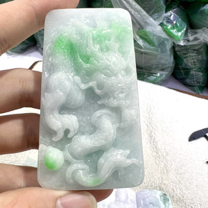 Toptan 70mm yüksek kaliteli Myanmar yeşim oyma büyük ejderha kare kolye taş takı kolye DIY aksesuarları