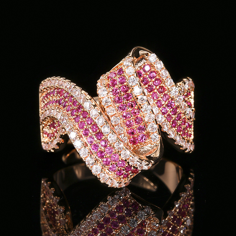 Bague ouverte en or rose avec corindon rouge