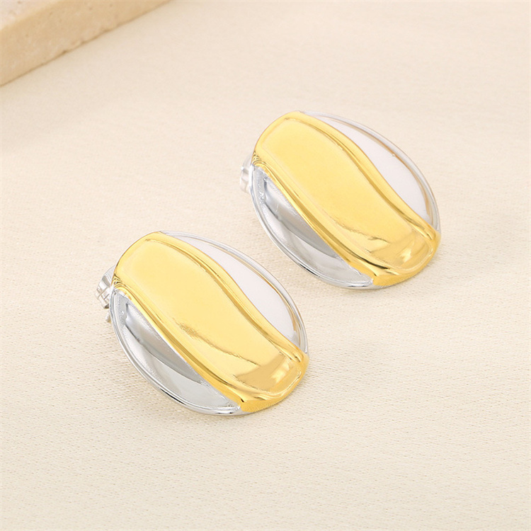 earring G