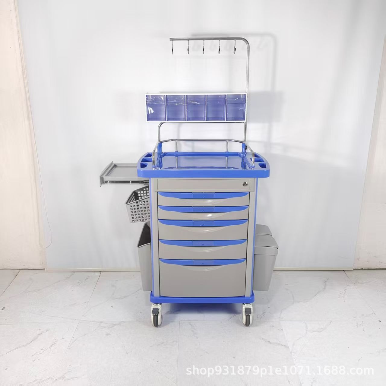 Chariot de soins multifonctionnel