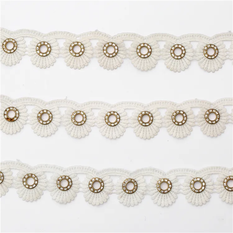 Dantel Trim konfeksiyon aksesuarları için gipür kuşgözü Rhinestone yeni stil dekoratif çiçekler Trim beyaz organze kumaş resim olarak