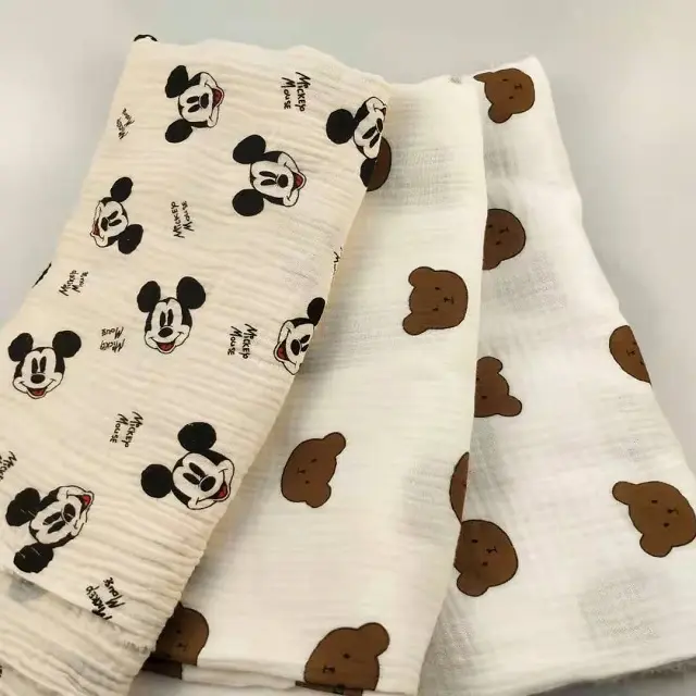 Nova fábrica de china impressão 100% algodão dupla camada gaze tecido 100% algodão impressão tecido de musselina para pano cobertores pijama