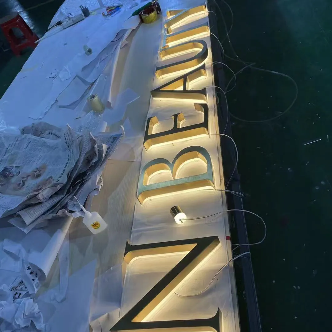 Logotipo de la marca de tienda/Empresa/centro comercial al aire libre, letrero con letras iluminadas LED 3D para la construcción