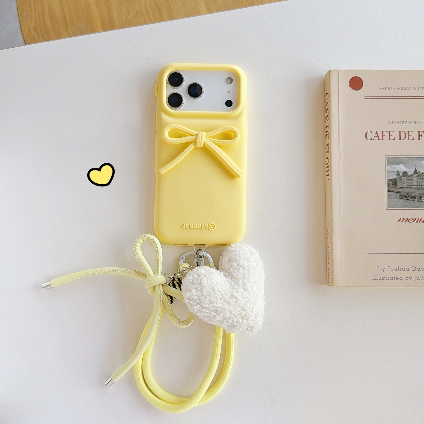 Jaune avec pendentif