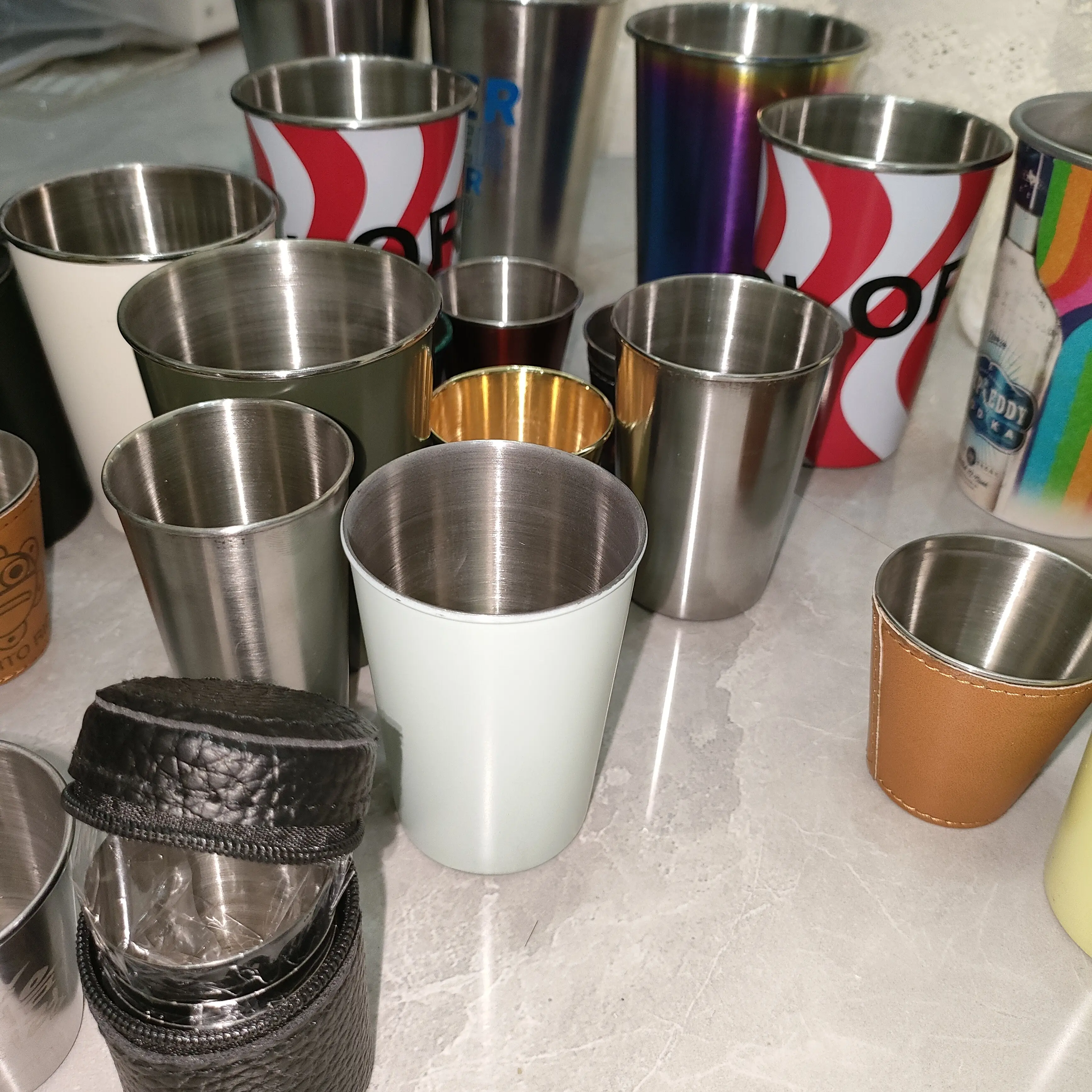 Pint Mug 600Ml Cangkir Dunia Pesta Berubah Warna Cangkir Bir Kustom Aluminium Logam Dapat Dipakai Ulang 400Ml 500Ml 600Ml