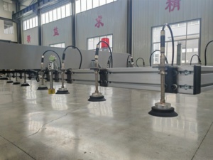 JINAN Chuangyi Automatisches Laden und Entladen von Lasers chneid maschinen und Vakuum-Hebe säulen roboterarm Pick & Place