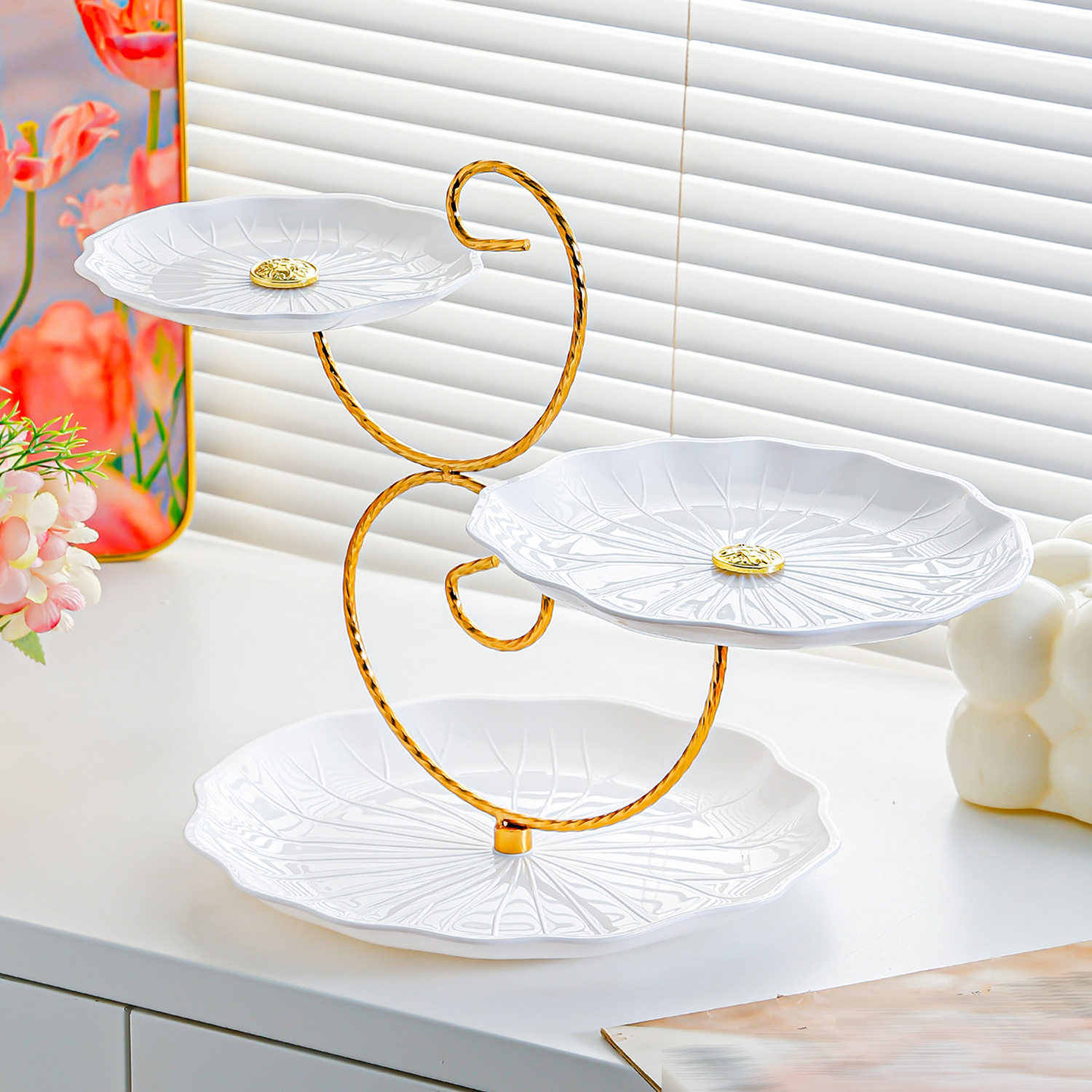 Porcelain White Double Hook 3-Layer Lotus Plate