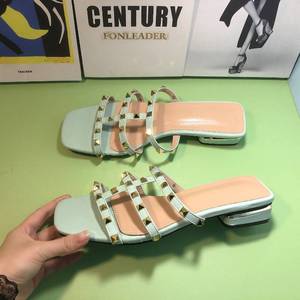 最新设计Sandalias De Playa 35-43铆钉夏季户外露趾<span class=keywords><strong>2025</strong></span>女式凉鞋