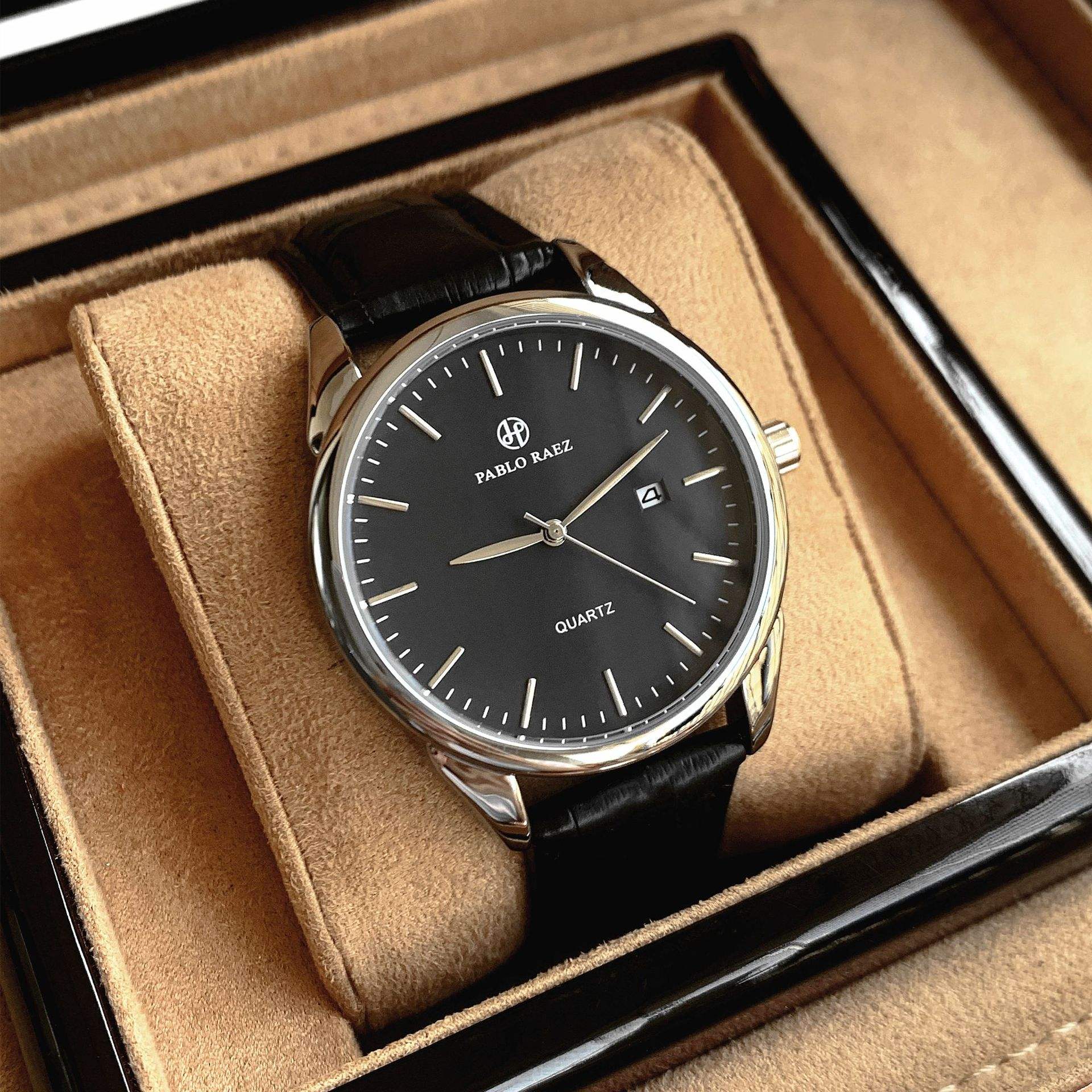 เปลือกสีเงิน, สายสีดำ, หน้าปัดสีดำ