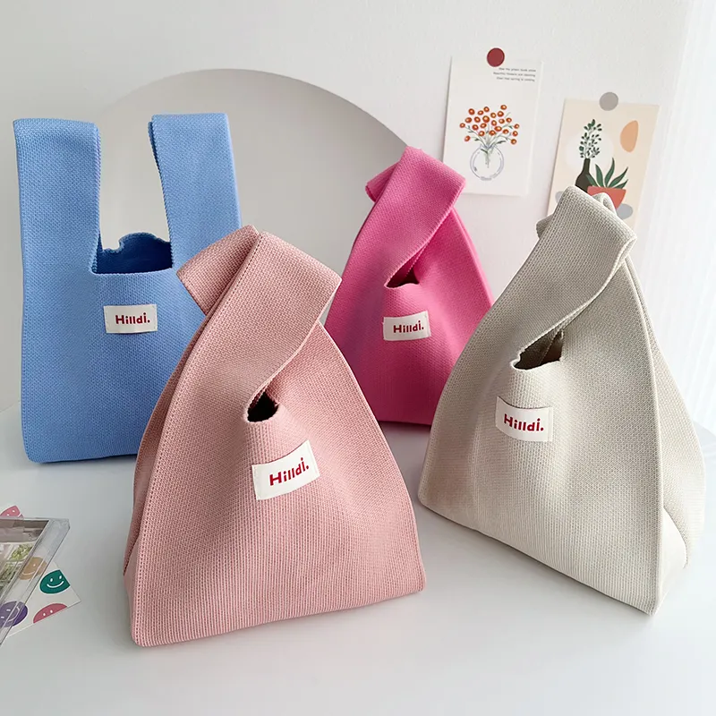 2024 रंगीन प्रिंटिंग वाले बुने हुए फ़्लोडिंग बैग के साथ स्टाइलिश धारीदार फ़ोल्ड करने योग्य शॉपिंग हैंडबैग
