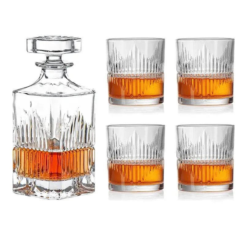 Scatola regalo con Logo personalizzato all'ingrosso Mini bottiglie di cristallo aeratore per liquore di vino semplice Set di Decanter per whisky a Snifter scatola di 4 tazze di vetro