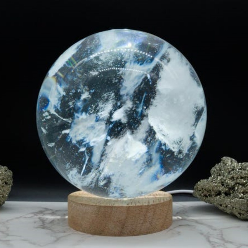 Sphère de cristal de fusion blanche