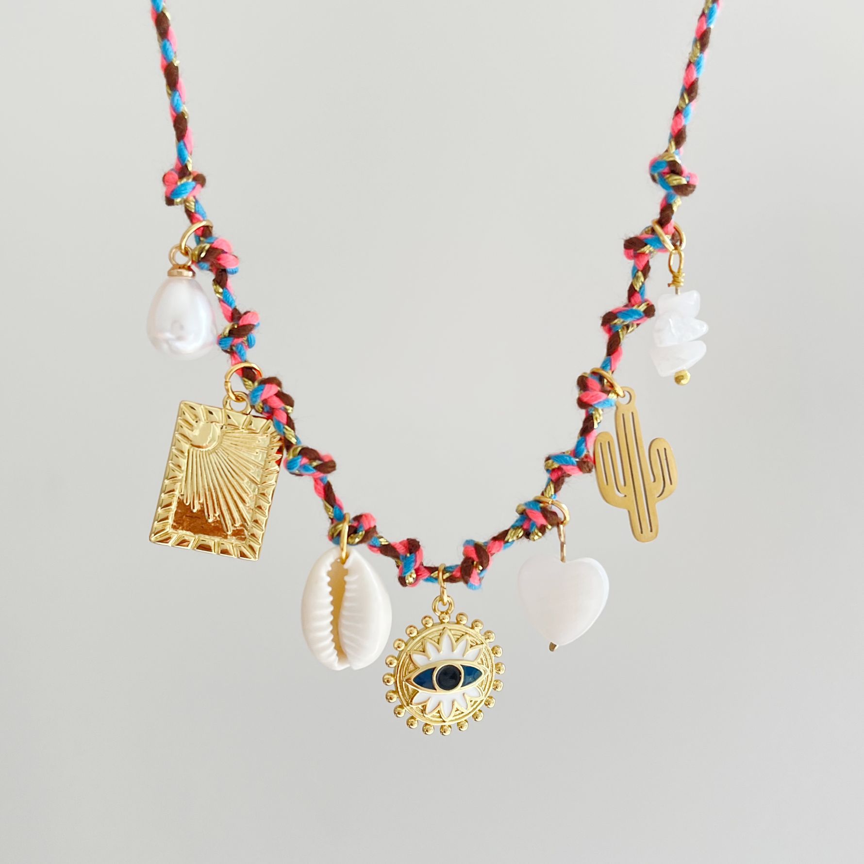 Collana con occhio d'oro (polvere blu)