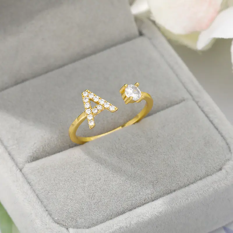 De alta calidad de 18k chapado en oro amarillo alfabeto letra A de la A la Z inicial anillos de diamantes al por mayor anillo de cristal de la joyería