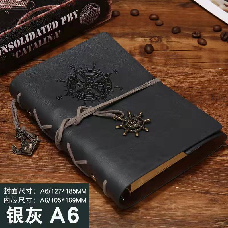 Libro pirata de plata gris