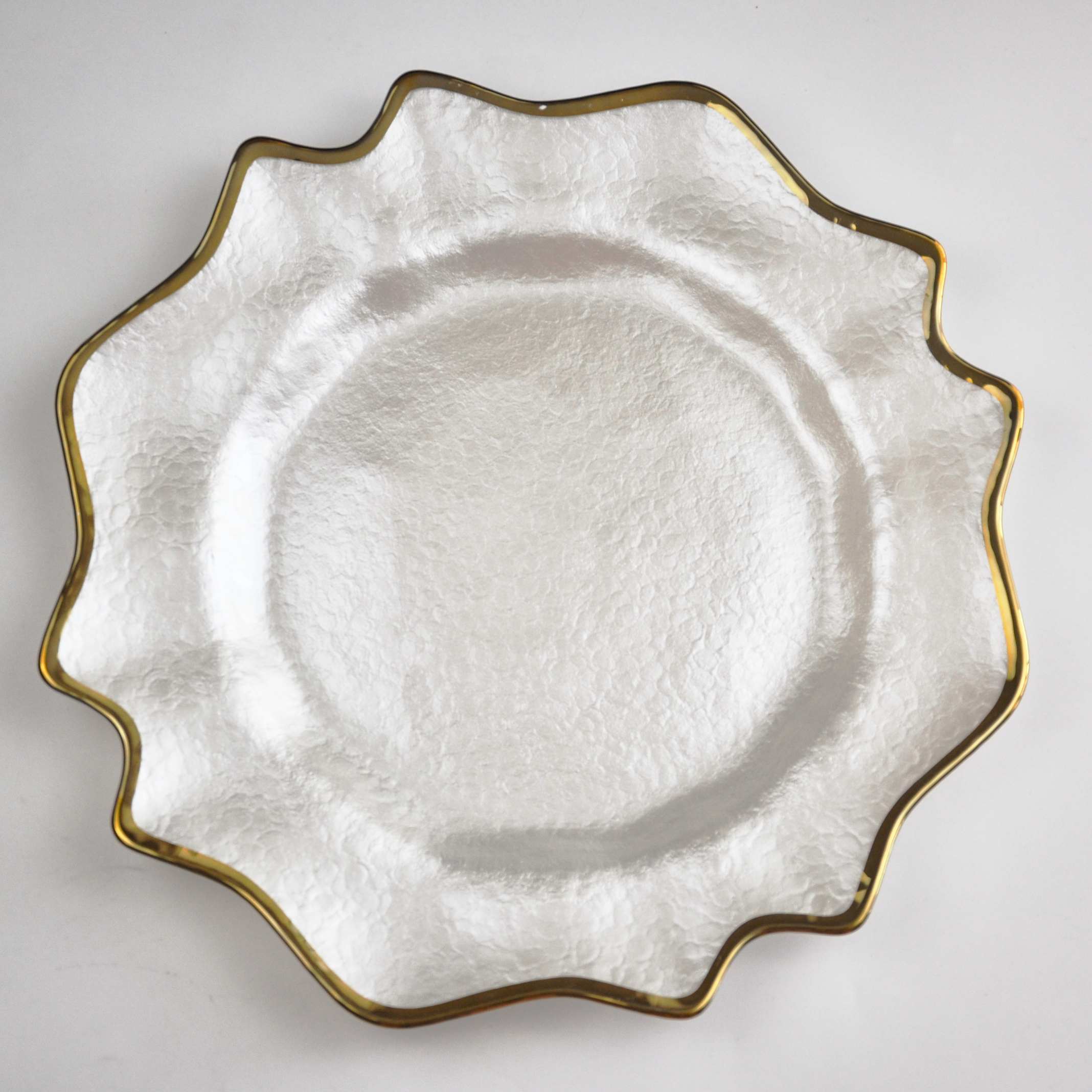 Blanco + Borde dorado